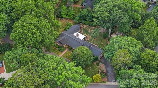 560 11th Avenue Circle NW, Hickory, NC 28601
