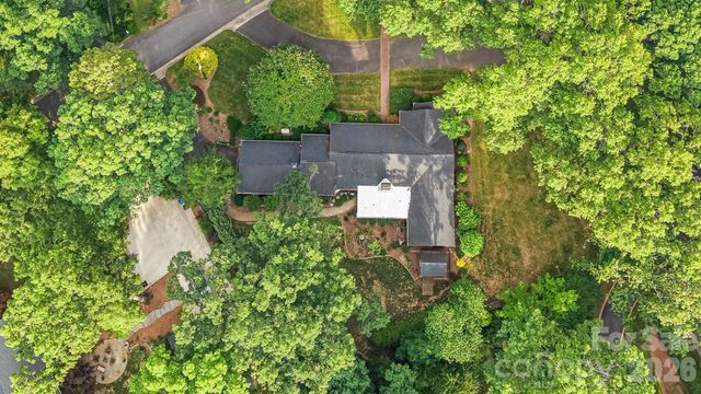 560 11th Avenue Circle NW, Hickory, NC 28601