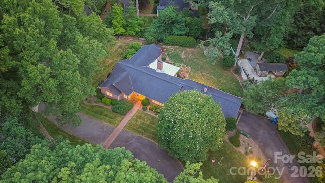 560 11th Avenue Circle NW, Hickory, NC 28601