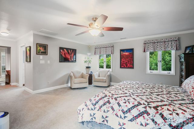 560 11th Avenue Circle NW, Hickory, NC 28601