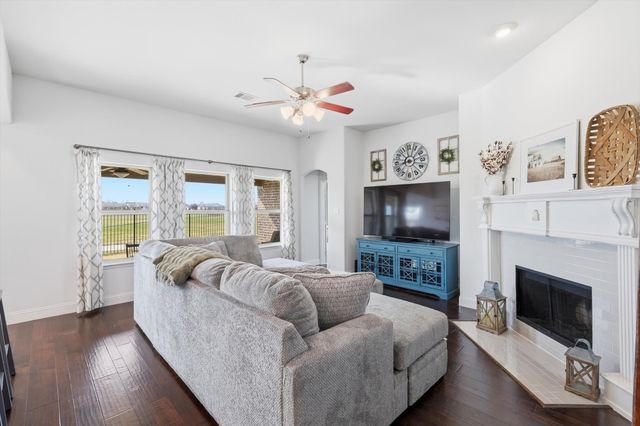 605 Meadowedge Lane, Denton, TX 76207