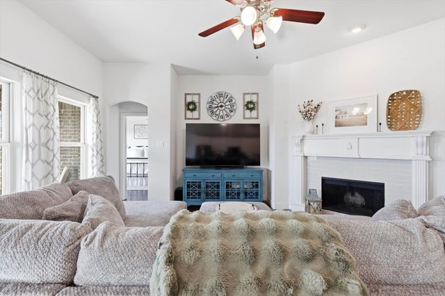 605 Meadowedge Lane, Denton, TX 76207