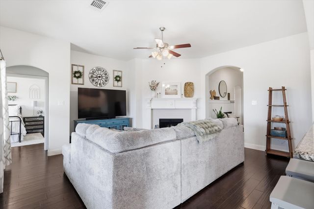 605 Meadowedge Lane, Denton, TX 76207