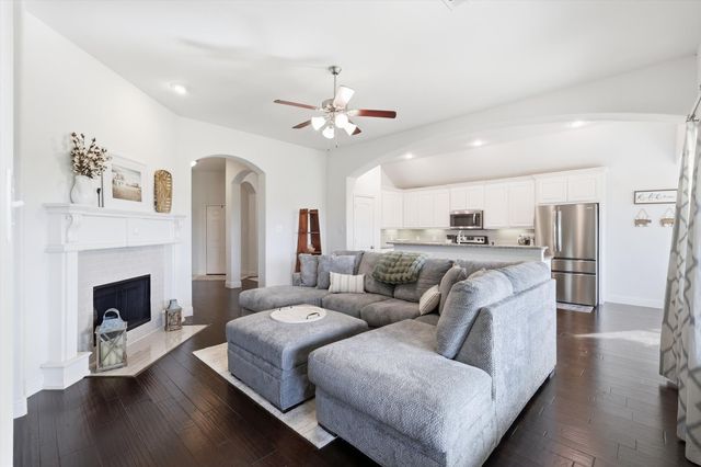 605 Meadowedge Lane, Denton, TX 76207