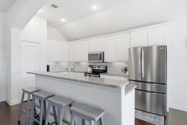 605 Meadowedge Lane, Denton, TX 76207