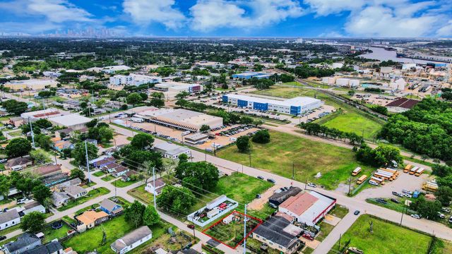 8617 Gibbons Street, Houston, TX 77012