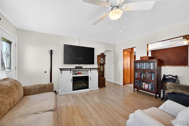 839 Caulks Hill Road, St Charles, MO 63304