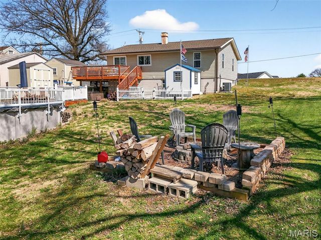 839 Caulks Hill Road, St Charles, MO 63304