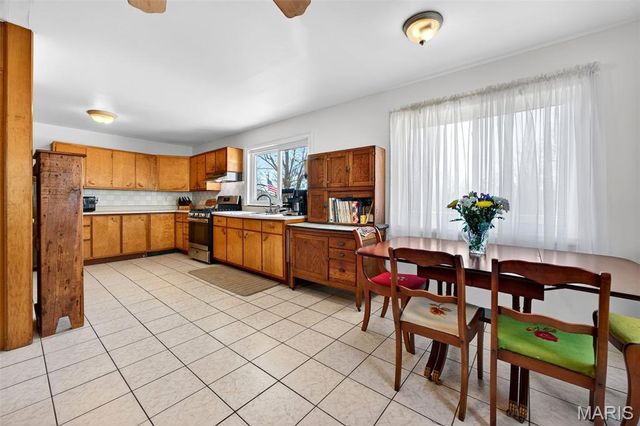 839 Caulks Hill Road, St Charles, MO 63304