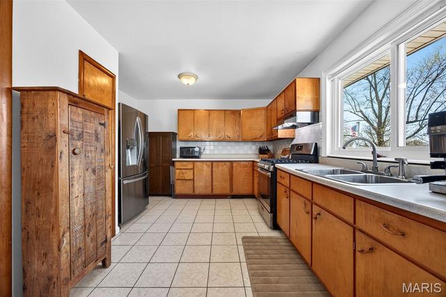 839 Caulks Hill Road, St Charles, MO 63304