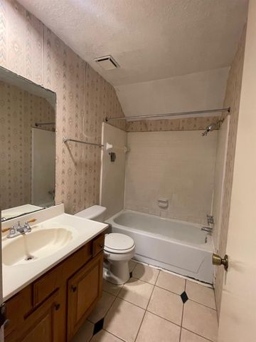 13130 Kingsmill Drive, Sugar Land, TX 77478