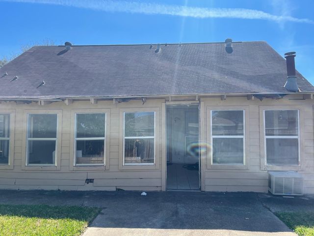 13130 Kingsmill Drive, Sugar Land, TX 77478