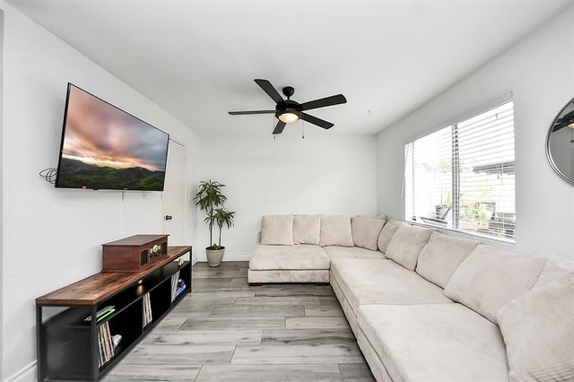 11002 Hammerly Boulevard 104, Houston, TX 77043