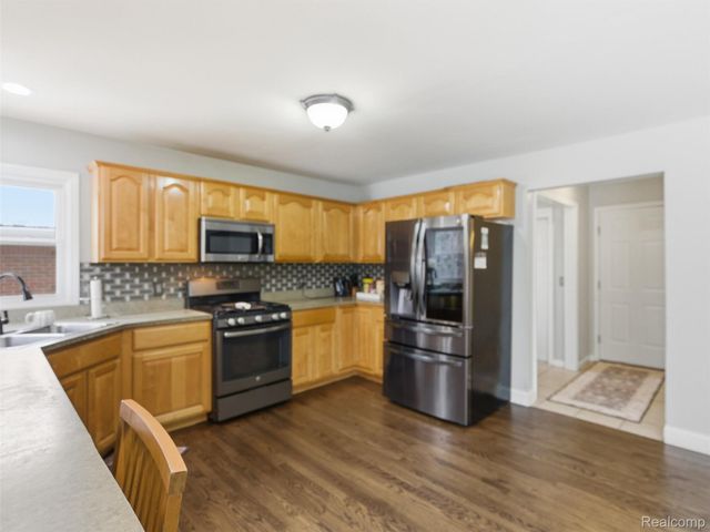 48194 Lamplighter Trail, Macomb Township, MI 48044