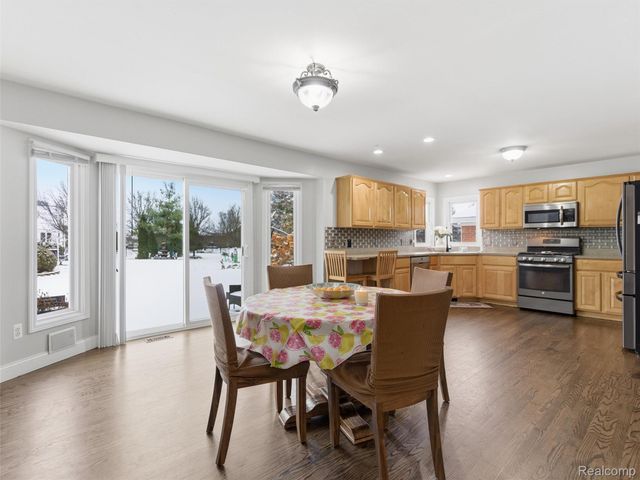 48194 Lamplighter Trail, Macomb Township, MI 48044