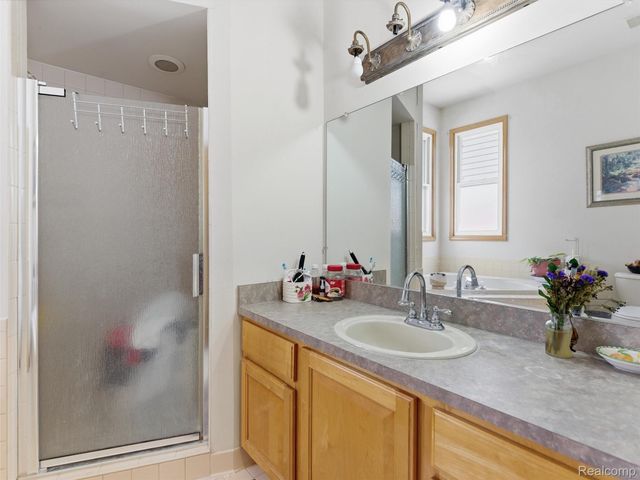 48194 Lamplighter Trail, Macomb Township, MI 48044