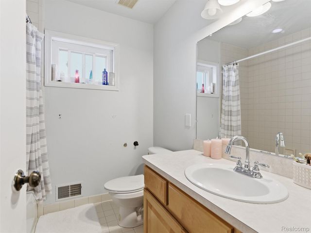 48194 Lamplighter Trail, Macomb Township, MI 48044