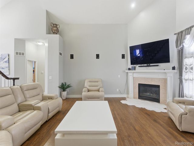 48194 Lamplighter Trail, Macomb Township, MI 48044