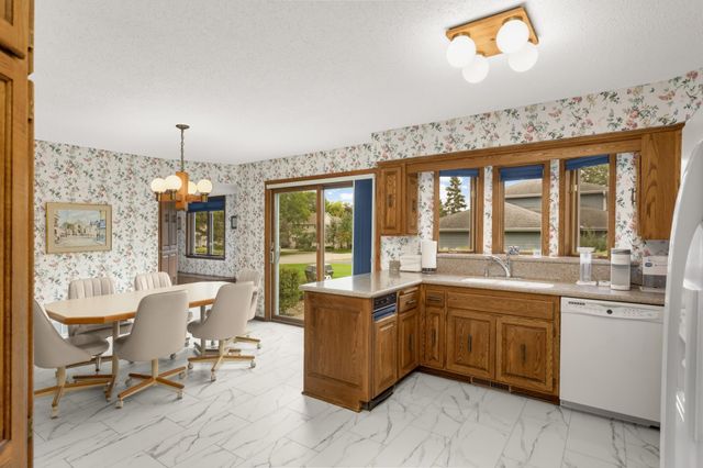 10205 27th Avenue N, Plymouth, MN 55441