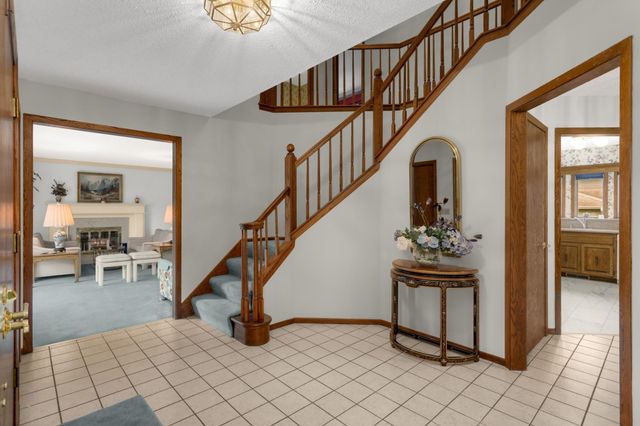 10205 27th Avenue N, Plymouth, MN 55441