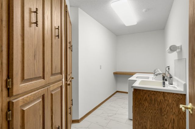 10205 27th Avenue N, Plymouth, MN 55441