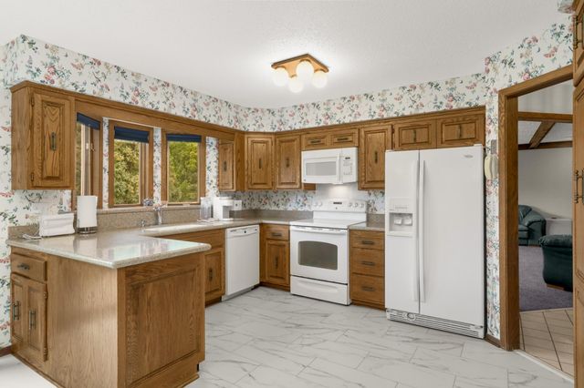 10205 27th Avenue N, Plymouth, MN 55441