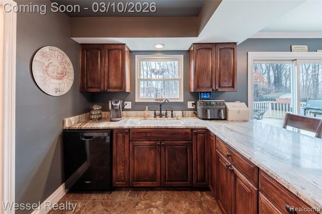 53225 Luann Drive, Shelby Twp, MI 48316