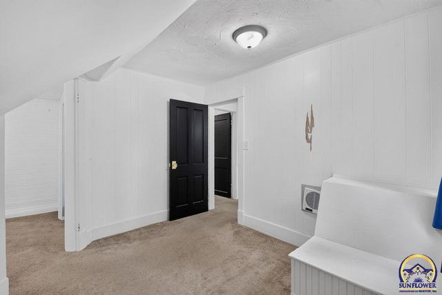 1187 SW Plass AVE, Topeka, KS 66604