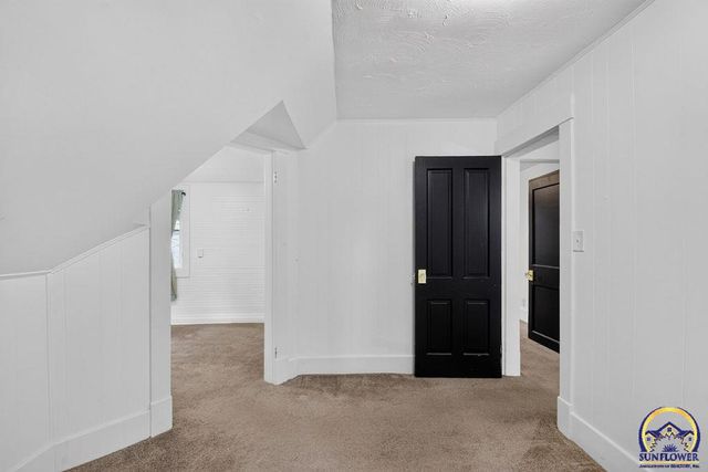 1187 SW Plass AVE, Topeka, KS 66604