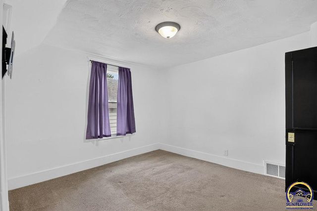 1187 SW Plass AVE, Topeka, KS 66604