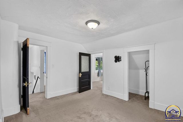 1187 SW Plass AVE, Topeka, KS 66604