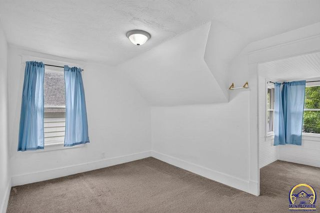 1187 SW Plass AVE, Topeka, KS 66604