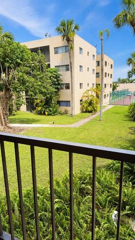 8625 NW 8th Street 215, Miami, FL 33126