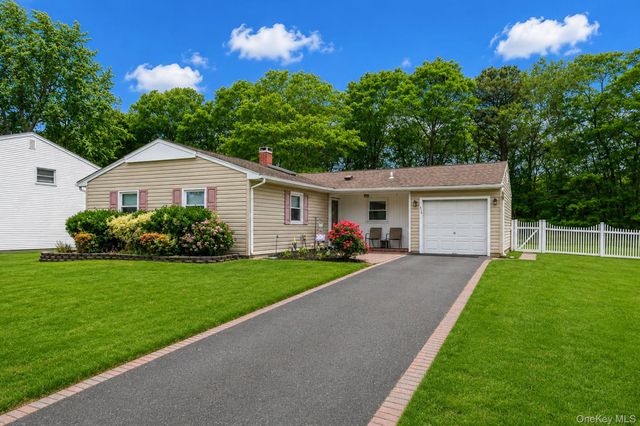 154 Spiral Road, Holtsville, NY 11742