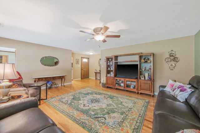 154 Spiral Road, Holtsville, NY 11742