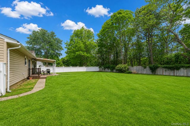 154 Spiral Road, Holtsville, NY 11742