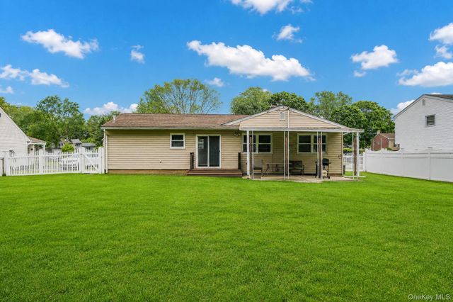 154 Spiral Road, Holtsville, NY 11742