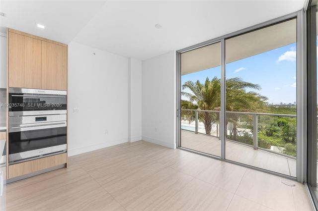 2411 Laguna Circle 705, North Miami, FL 33181