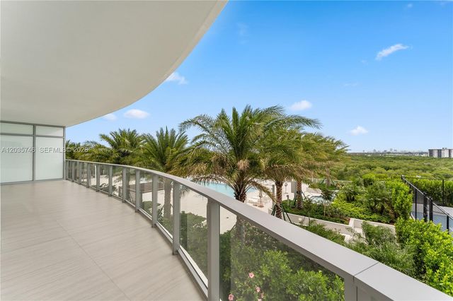 2411 Laguna Circle 705, North Miami, FL 33181