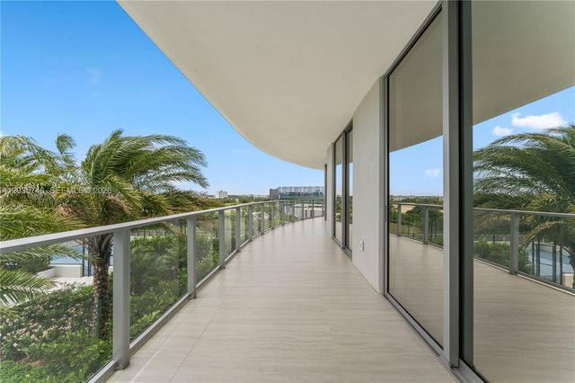2411 Laguna Circle 705, North Miami, FL 33181