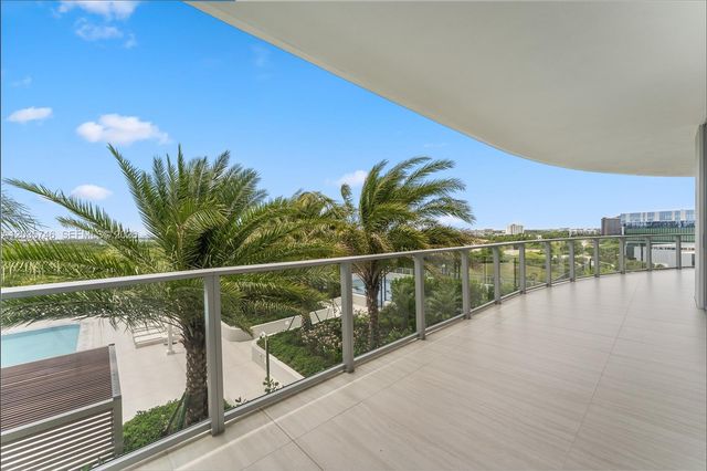 2411 Laguna Circle 705, North Miami, FL 33181