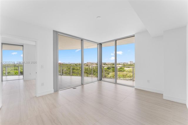 2411 Laguna Circle 705, North Miami, FL 33181