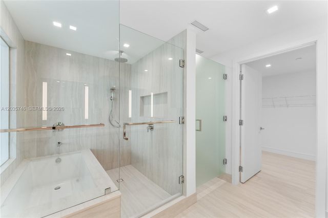2411 Laguna Circle 705, North Miami, FL 33181