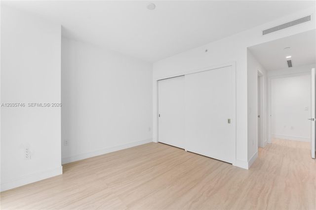 2411 Laguna Circle 705, North Miami, FL 33181