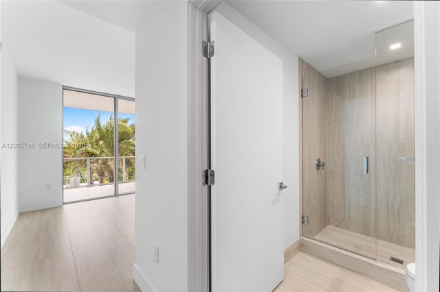 2411 Laguna Circle 705, North Miami, FL 33181