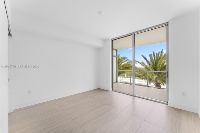 2411 Laguna Circle 705, North Miami, FL 33181