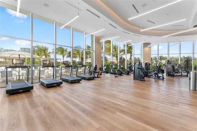 2411 Laguna Circle 705, North Miami, FL 33181