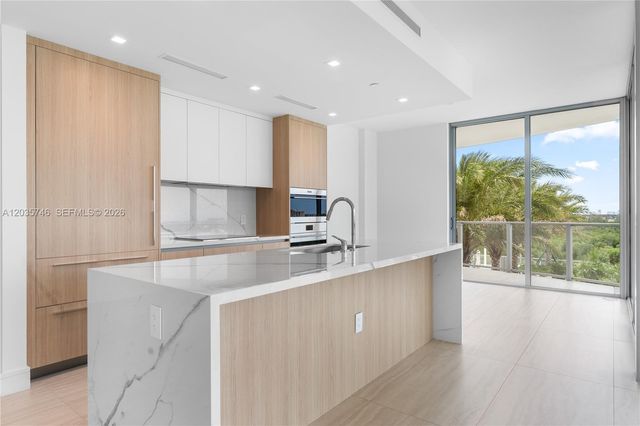 2411 Laguna Circle 705, North Miami, FL 33181