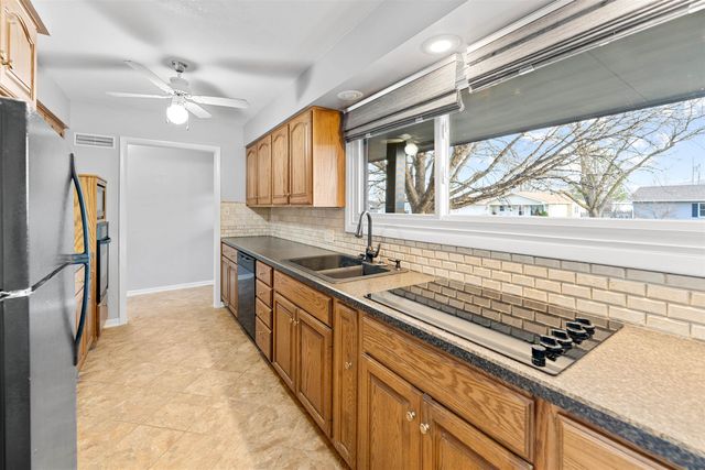 1107 E Wayne Ave, Salina, KS 67401