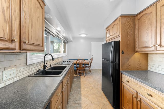 1107 E Wayne Ave, Salina, KS 67401